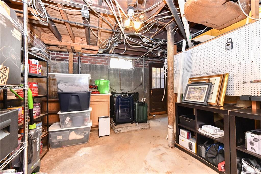 407 Colonial Drive High Point, NC 27262 - Photo 24 of 28 Gallery Image 24