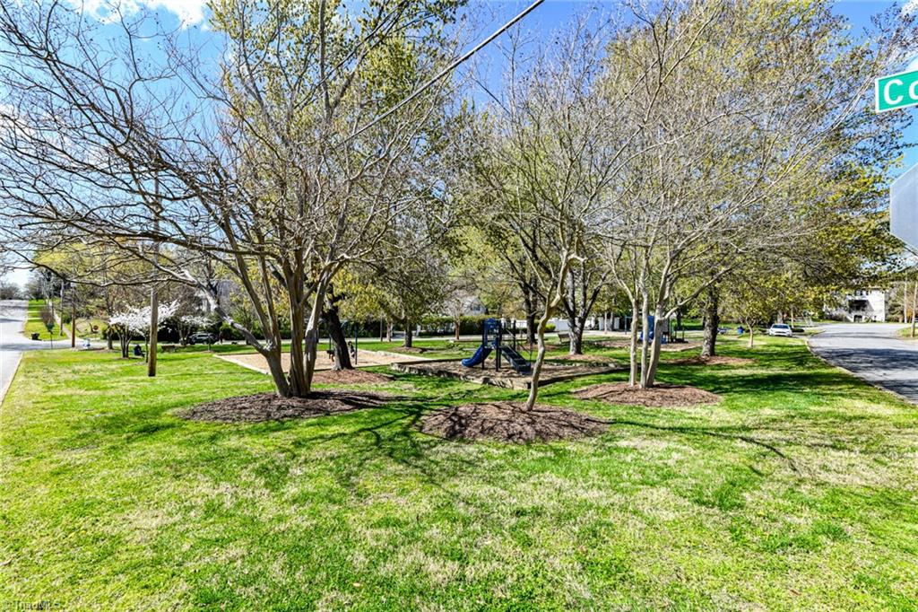 407 Colonial Drive High Point, NC 27262 - Photo 27 of 28 Gallery Image 27
