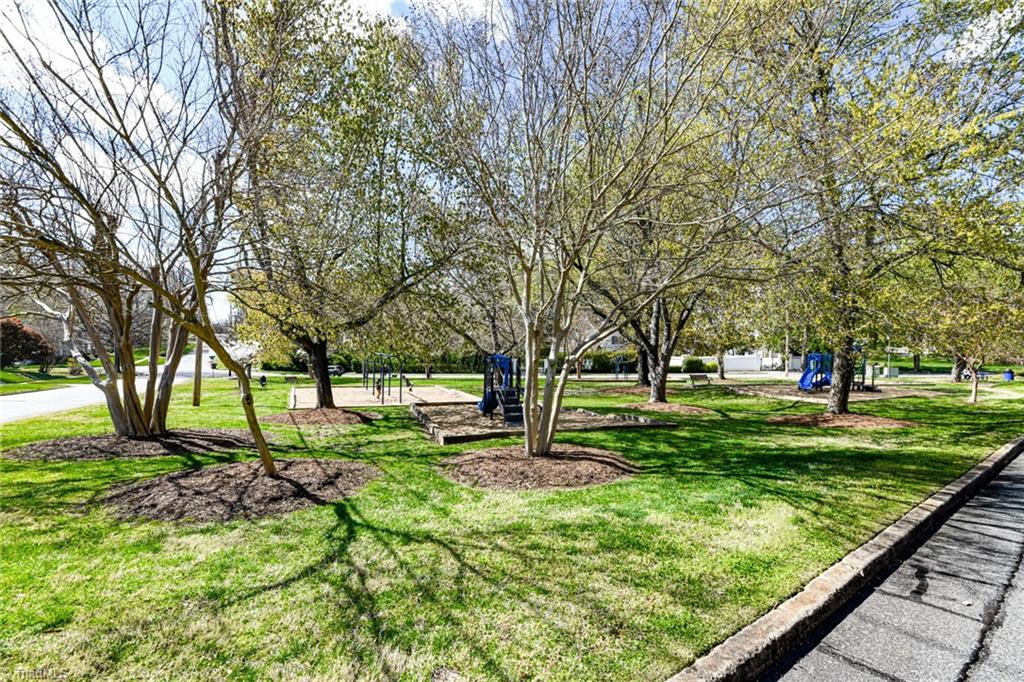 407 Colonial Drive High Point, NC 27262 - Photo 28 of 28 Gallery Image 28