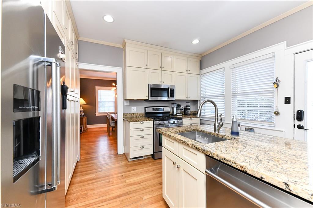 407 Colonial Drive High Point, NC 27262 - Photo 6 of 28 Gallery Image 6