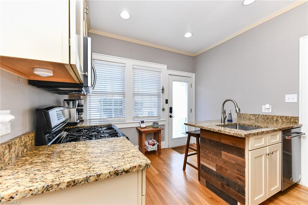407 Colonial Drive High Point, NC 27262 - Photo 7 of 28 Gallery Image 7