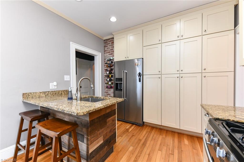 407 Colonial Drive High Point, NC 27262 - Photo 8 of 28 Gallery Image 8