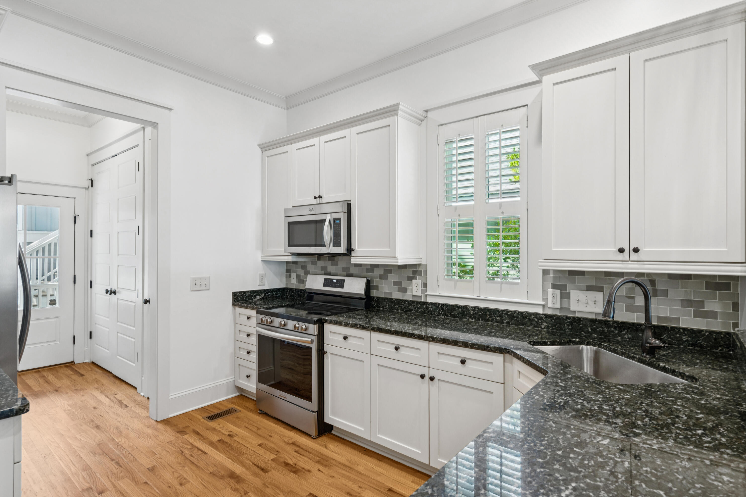 1629 Ware Bottom Lane Mount Pleasant, SC 29464 - Photo 12 of 41 1629WareBottomLn-KeenEyeMarketing-019