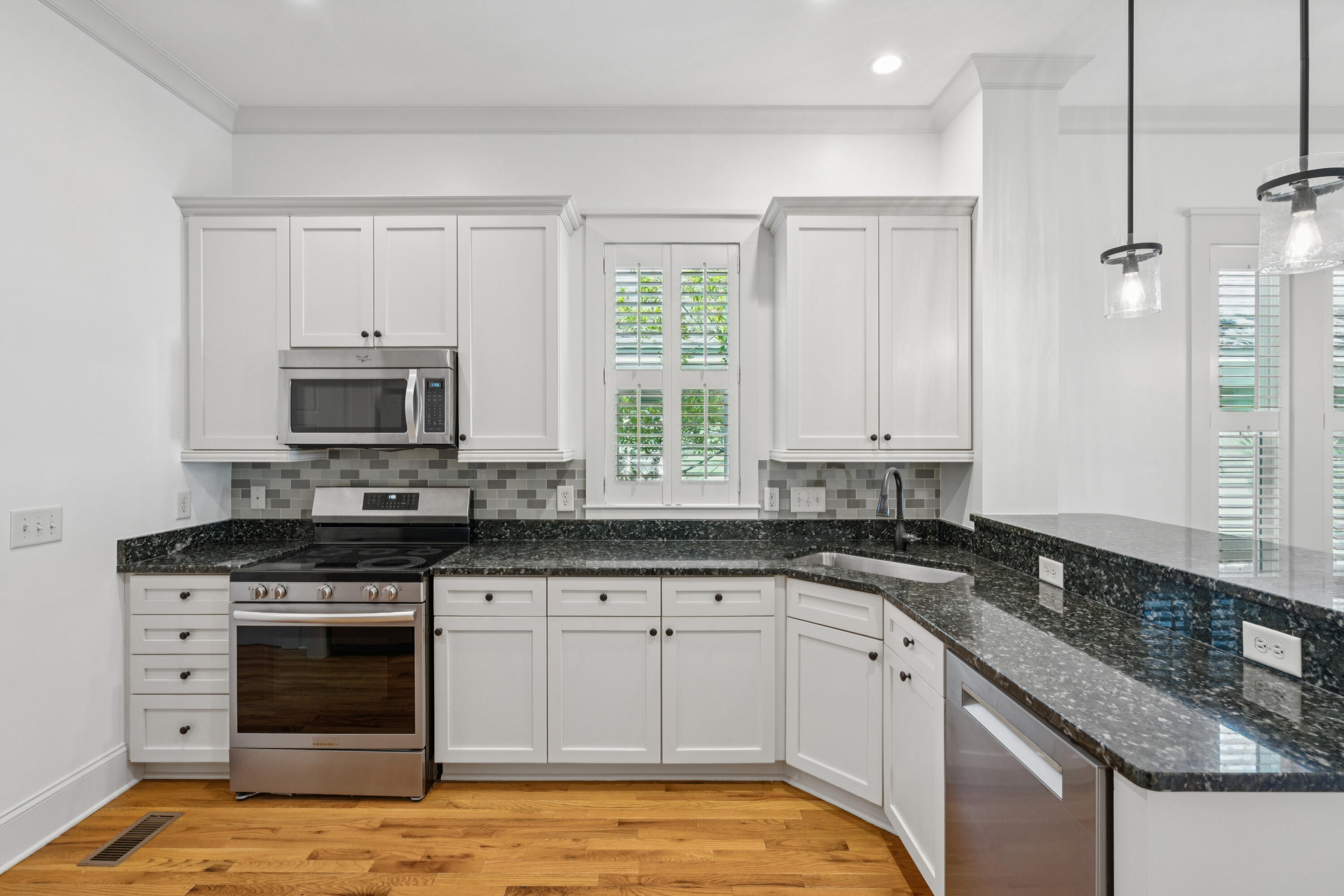 1629 Ware Bottom Lane Mount Pleasant, SC 29464 - Photo 13 of 41 1629WareBottomLn-KeenEyeMarketing-020