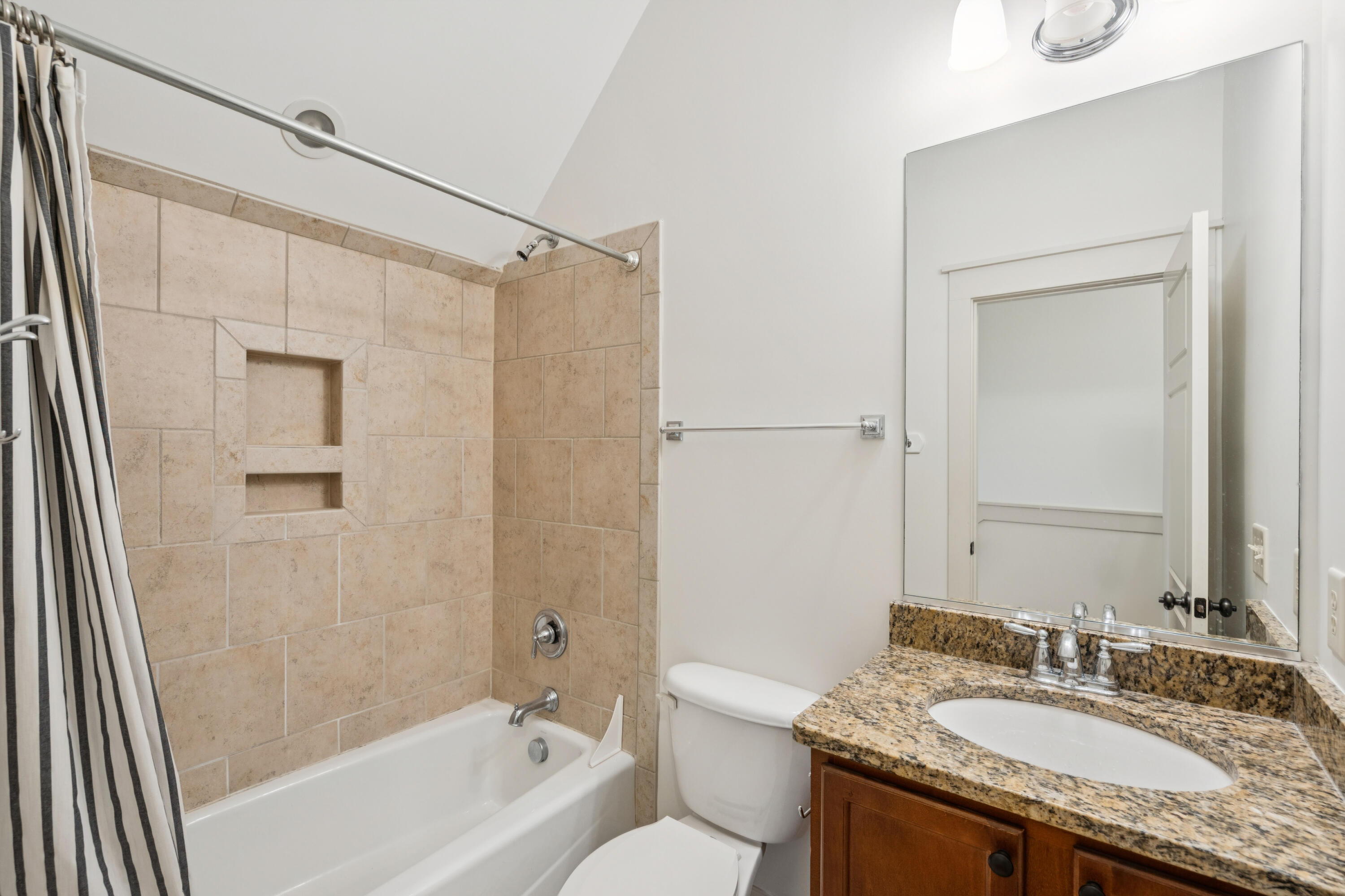 1629 Ware Bottom Lane Mount Pleasant, SC 29464 - Photo 21 of 41 1629WareBottomLn-KeenEyeMarketing-040