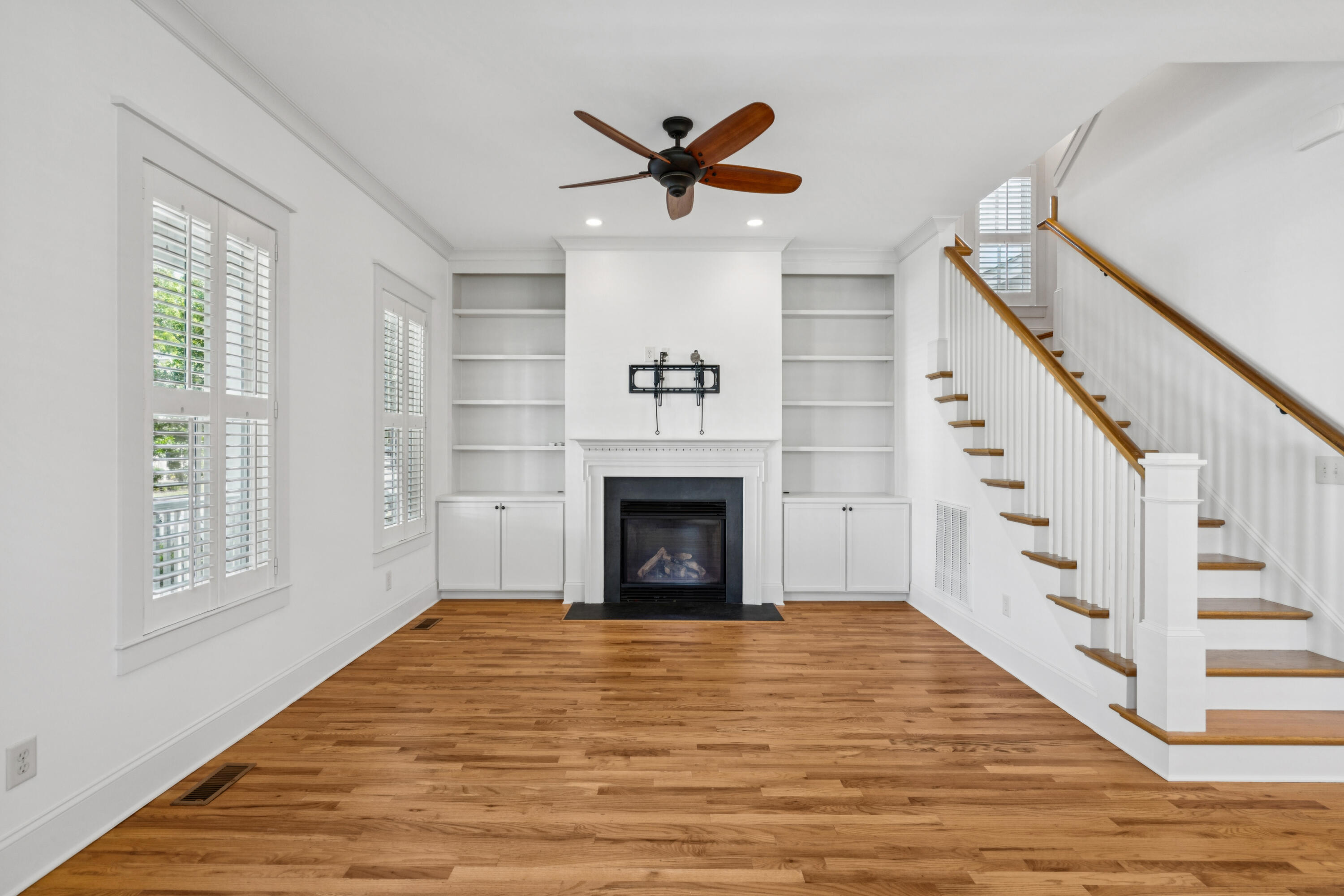 1629 Ware Bottom Lane Mount Pleasant, SC 29464 - Photo 6 of 41 1629WareBottomLn-KeenEyeMarketing-011