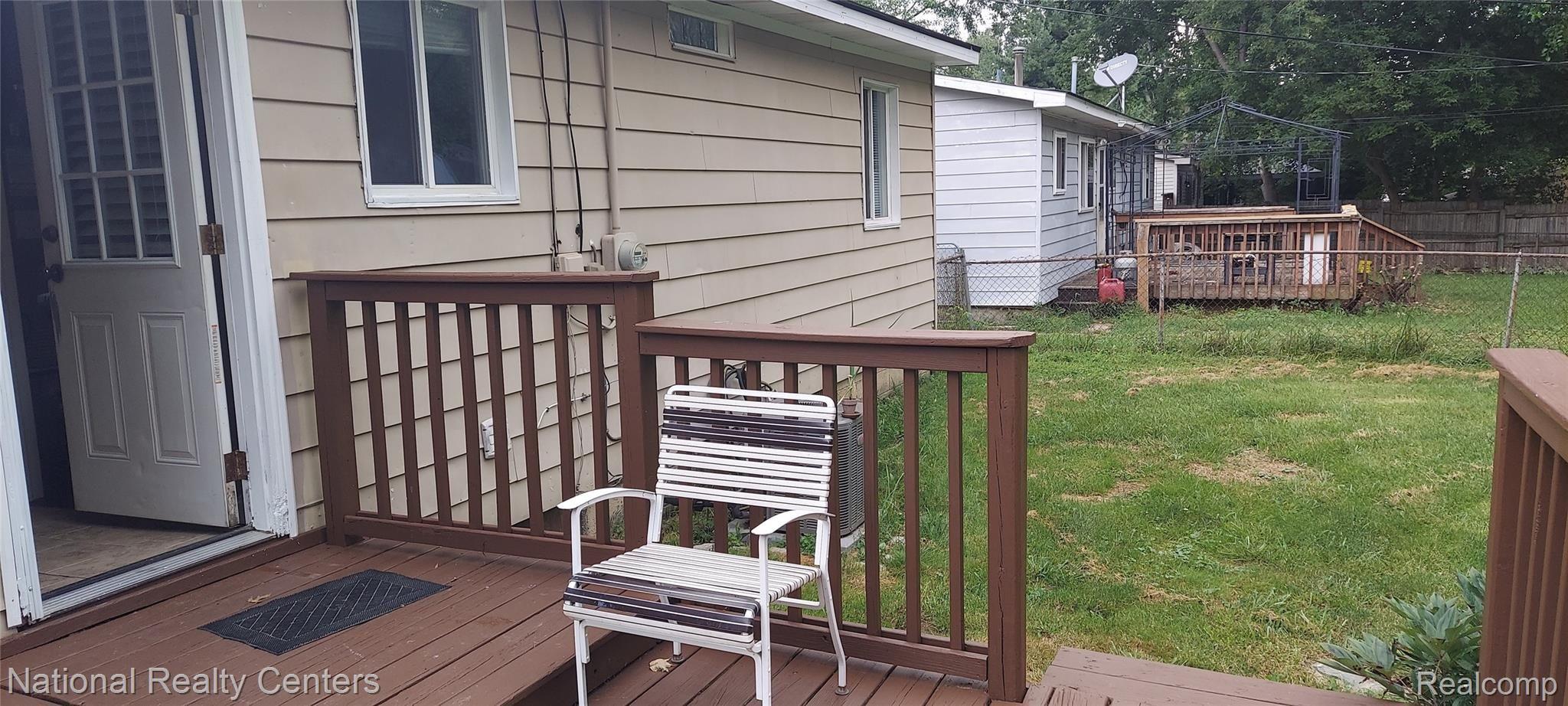 fenced yard - Copy.jpg