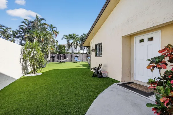 $3,200 | 235 Southwest 29th Avenue, Delray Beach, FL 33445