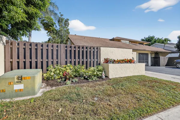 $3,200 | 235 Southwest 29th Avenue, Delray Beach, FL 33445