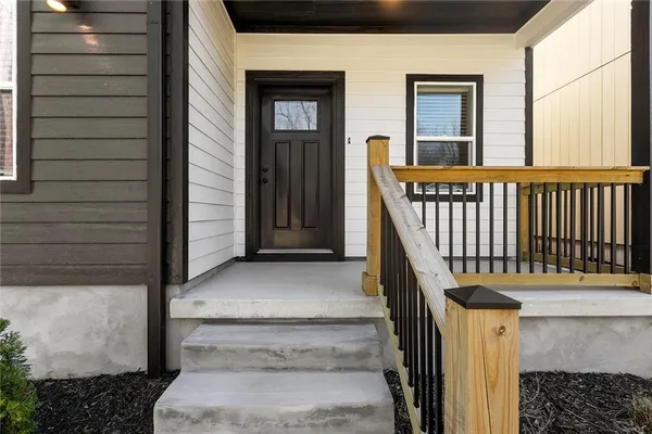 $2,400 | 2027 Agnes Avenue, Kansas City, MO 64127