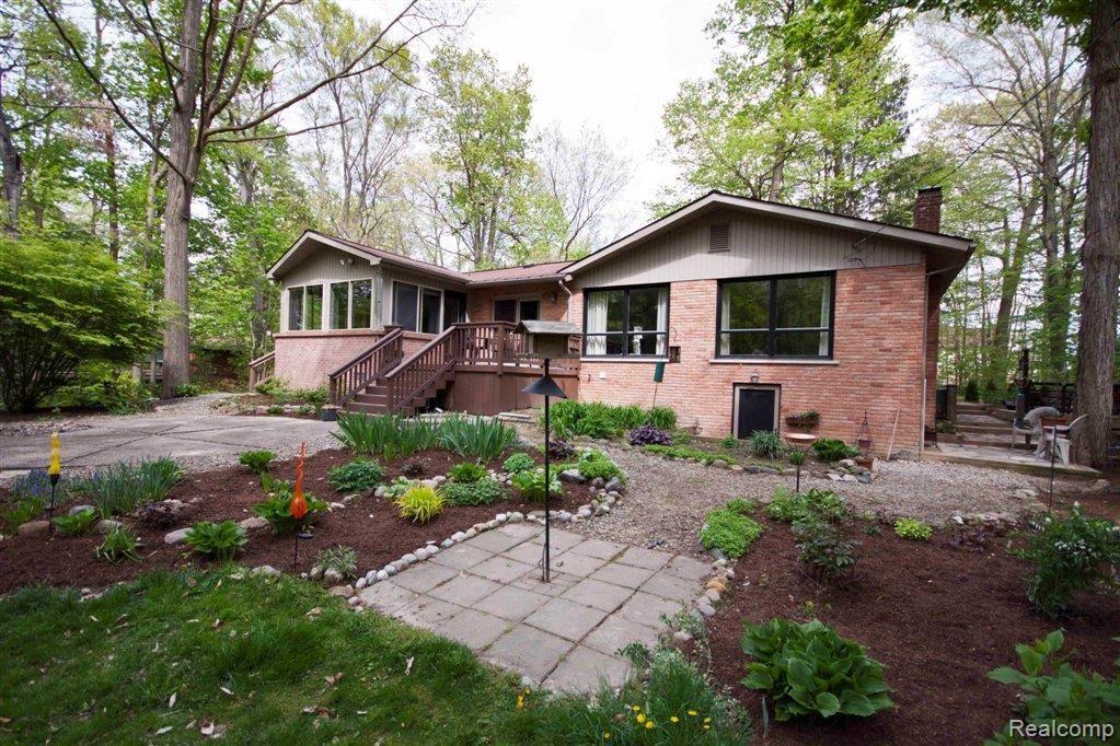 8925 Ridge Road Plymouth, MI 48170 - Photo 4 of 25 Back of Home.jpg