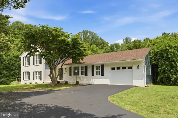 $1,075,000 | 12140 Folkstone Drive, Herndon, VA 20171