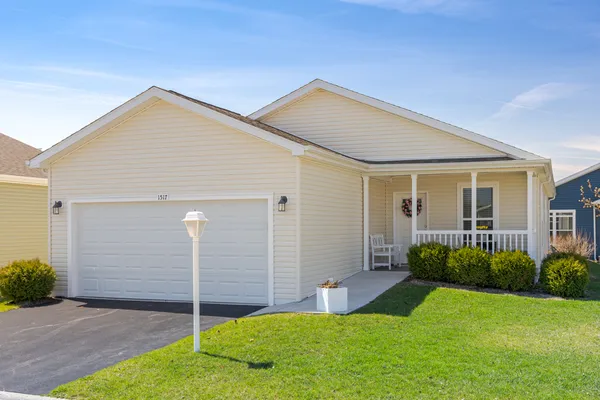 $215,000 | 1517 Concord Court, Grayslake, IL 60030