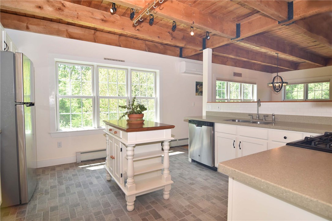 47 Peckham Road Little Compton, RI 02837 - Photo 5 of 39