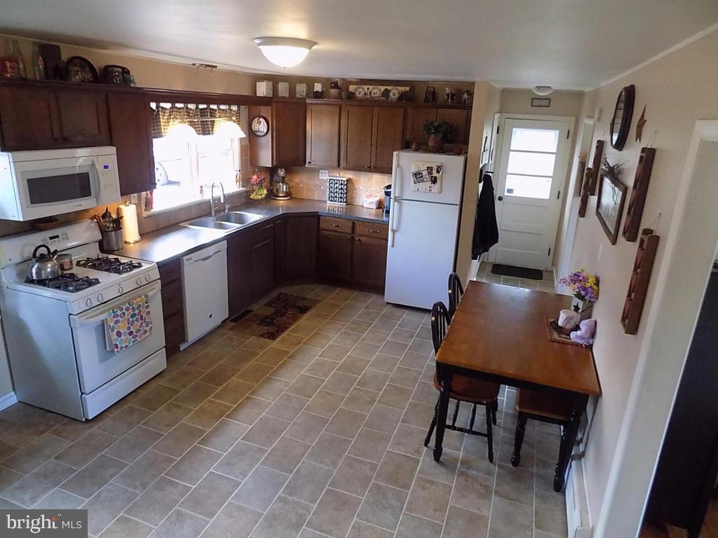 735 Center Road Quarryville, PA 17566 - Photo 5 of 19 Gallery Image 5