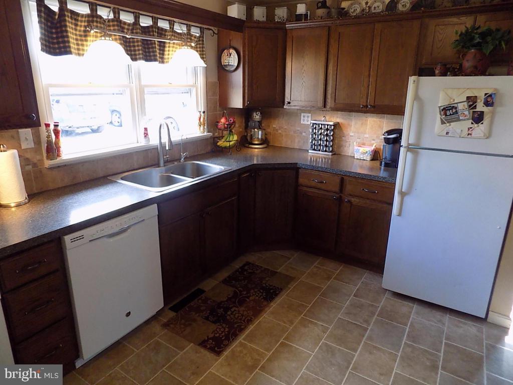735 Center Road Quarryville, PA 17566 - Photo 7 of 19 Gallery Image 7