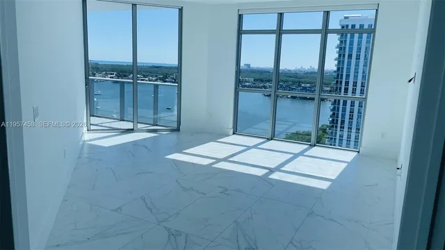 $6,700 | 17301 Biscayne Boulevard, Unit 1907, North Miami Beach, FL 33160