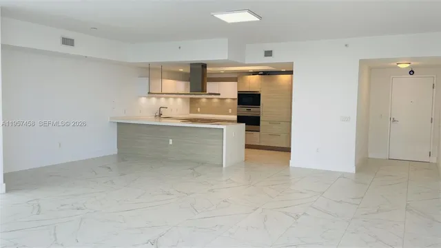 $6,700 | 17301 Biscayne Boulevard, Unit 1907, North Miami Beach, FL 33160