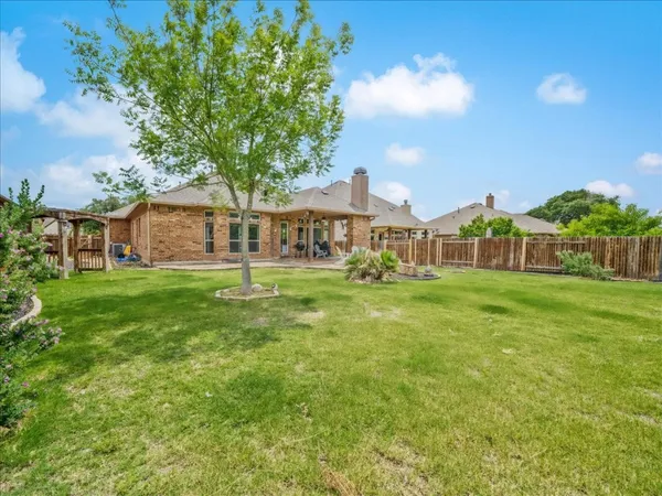 a view of a house with a big yard