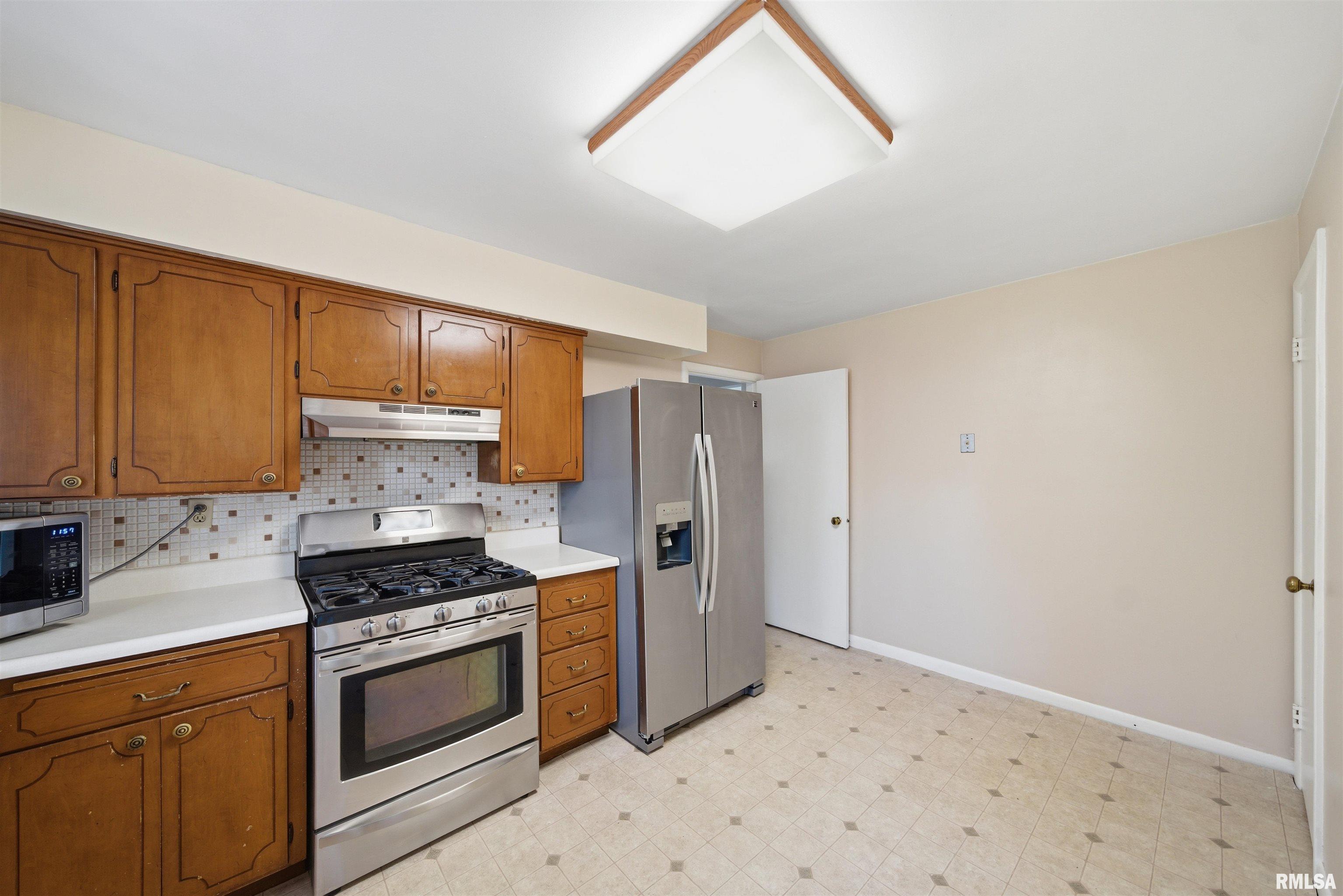 5203 North Sheridan Road Peoria, IL 61614 - Photo 9 of 31