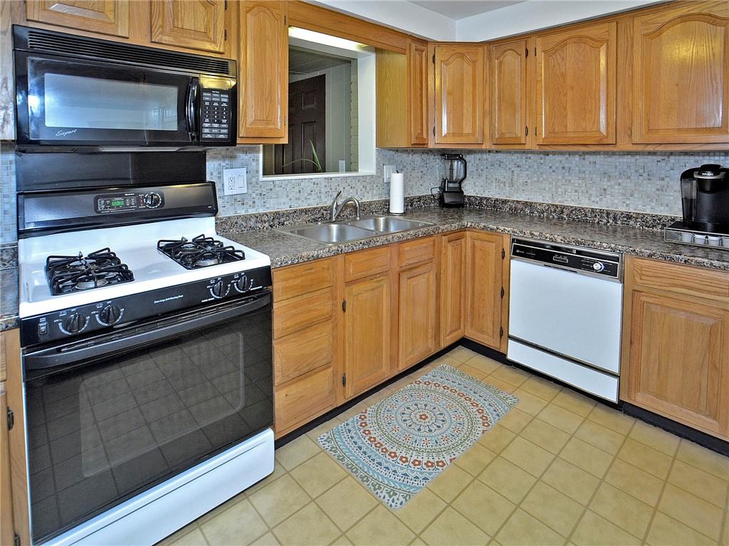 3628 New Texas Road Pittsburgh, PA 15239 - Photo 2 of 25