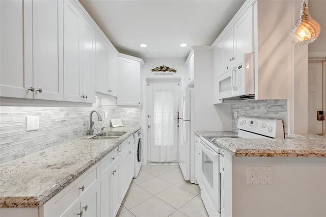 $329,999 | 935 Southeast 9th Avenue, Unit 16, Pompano Beach, FL 33060