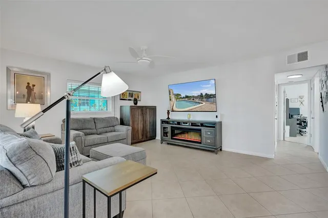 $329,999 | 935 Southeast 9th Avenue, Unit 16, Pompano Beach, FL 33060