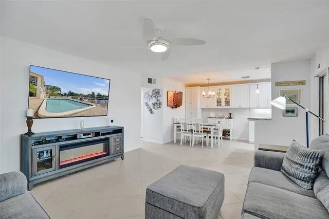 $329,999 | 935 Southeast 9th Avenue, Unit 16, Pompano Beach, FL 33060