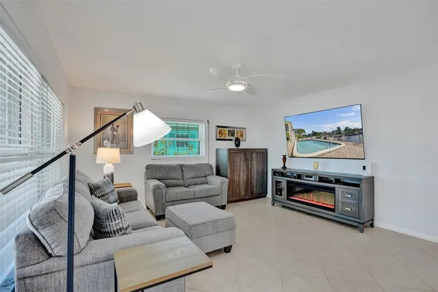 $329,999 | 935 Southeast 9th Avenue, Unit 16, Pompano Beach, FL 33060