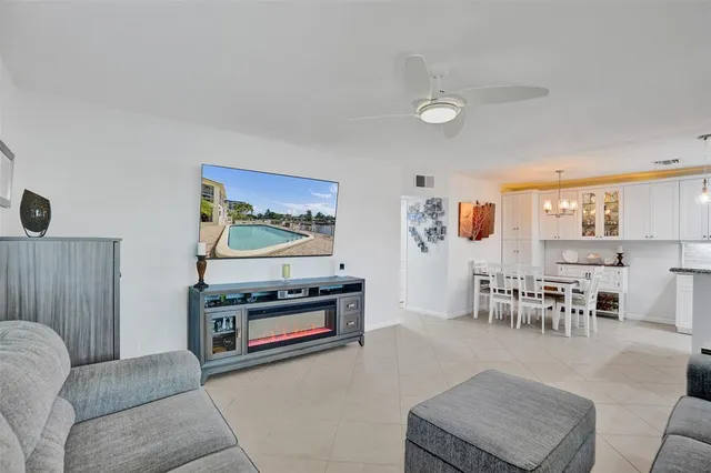 $329,999 | 935 Southeast 9th Avenue, Unit 16, Pompano Beach, FL 33060