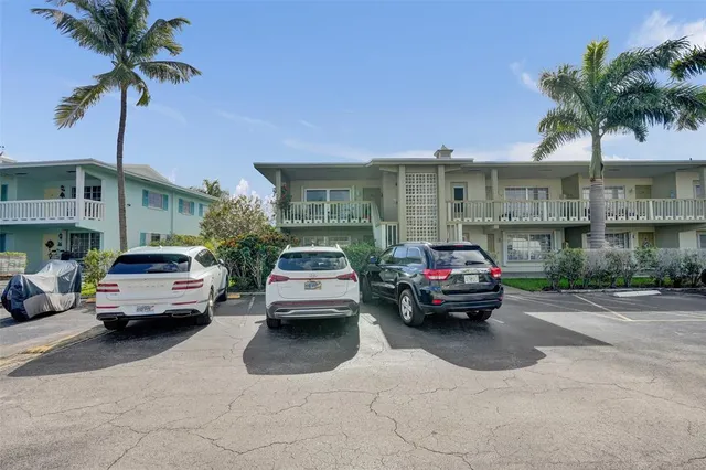 $329,999 | 935 Southeast 9th Avenue, Unit 16, Pompano Beach, FL 33060