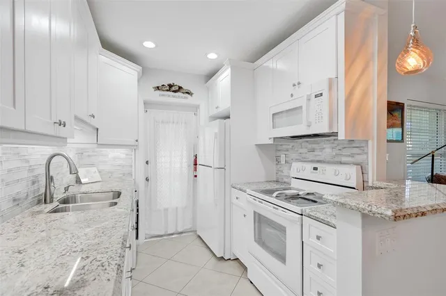 $329,999 | 935 Southeast 9th Avenue, Unit 16, Pompano Beach, FL 33060