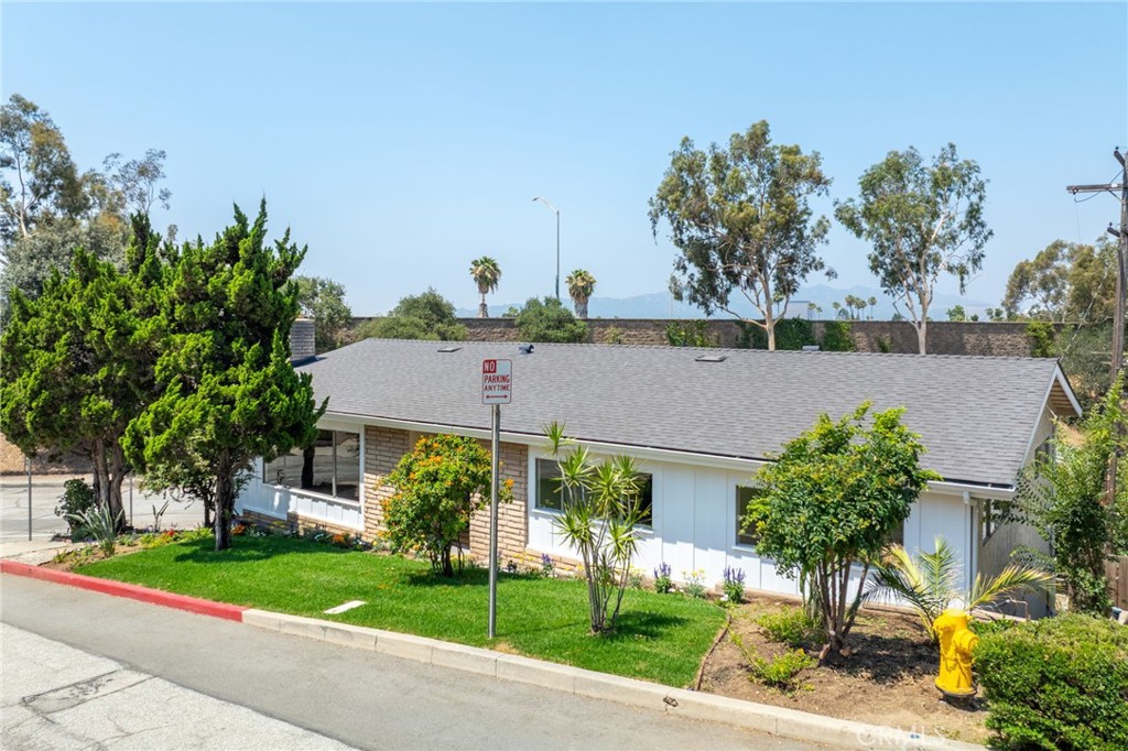 443 Woodbury Road Glendale, CA 91206 - Photo 4 of 48