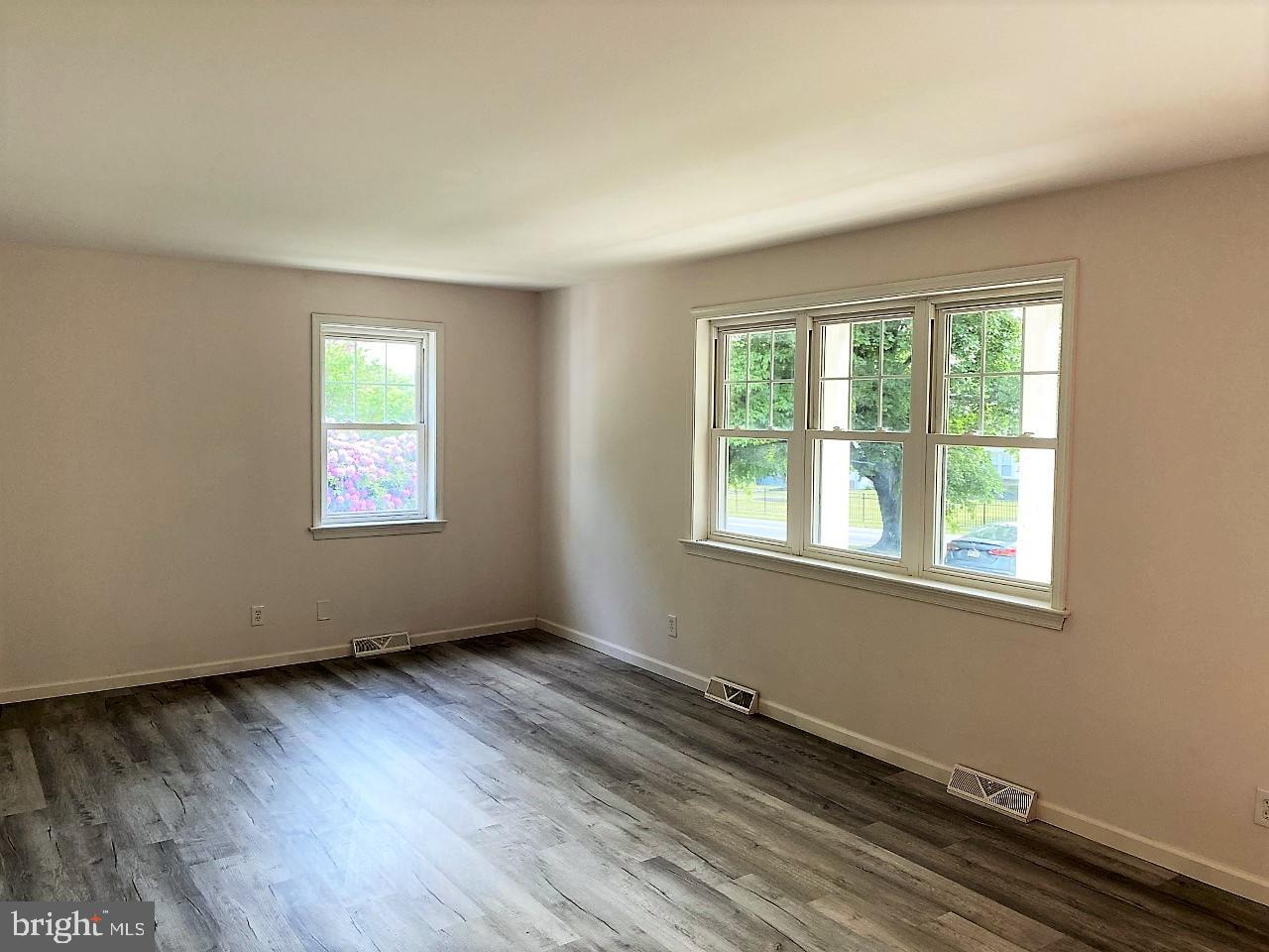 30 Longview Road Royersford, PA 19468 - Photo 9 of 17 Living room