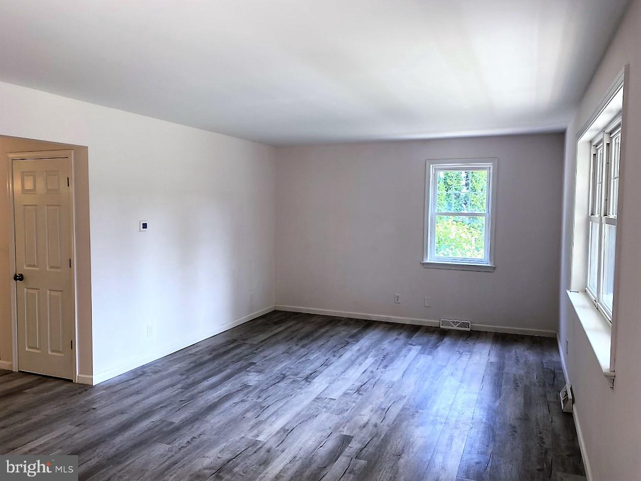 30 Longview Road Royersford, PA 19468 - Photo 10 of 17 Living room