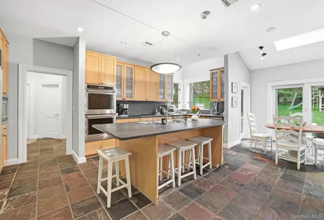 $2,195,000 | 22 Random Farms Circle, Chappaqua, NY 10514