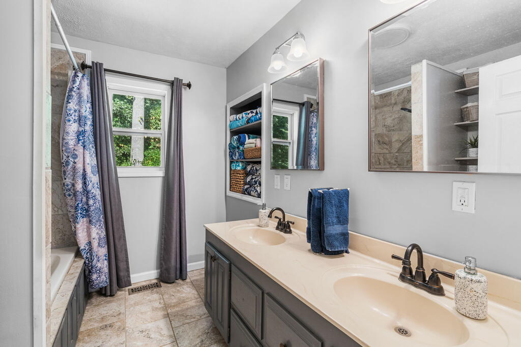 94 East Highland Street Blue Ridge, GA 30513 - Photo 33 of 59 Bath 2