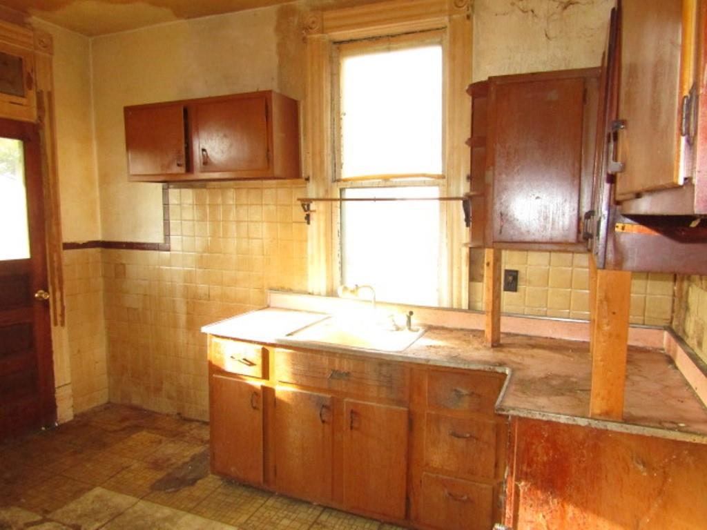 1219 Tweed Street Pittsburgh, PA 15204 - Photo 13 of 30 a bathroom with a sink and a mirror