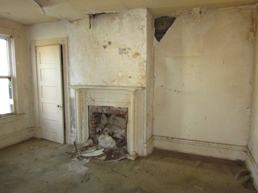 1219 Tweed Street Pittsburgh, PA 15204 - Photo 15 of 30 an empty room with a fireplace