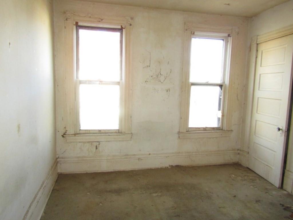 1219 Tweed Street Pittsburgh, PA 15204 - Photo 16 of 30 an empty room with a window