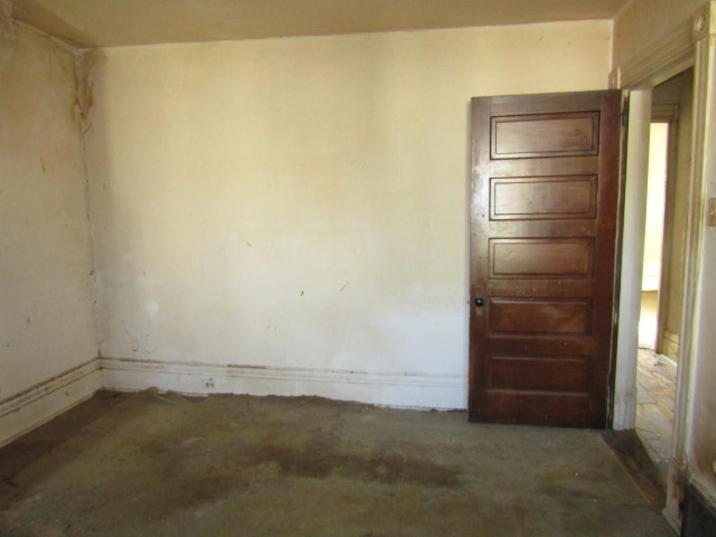 1219 Tweed Street Pittsburgh, PA 15204 - Photo 17 of 30 an empty room with closet