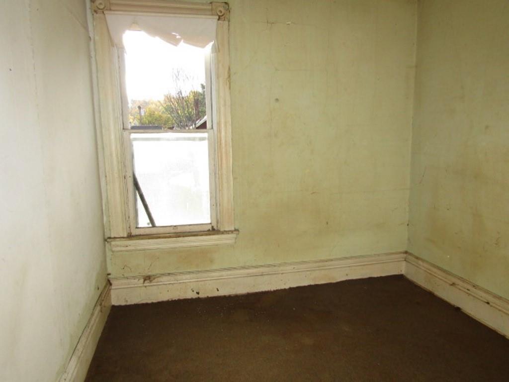 1219 Tweed Street Pittsburgh, PA 15204 - Photo 19 of 30 an empty room with a window