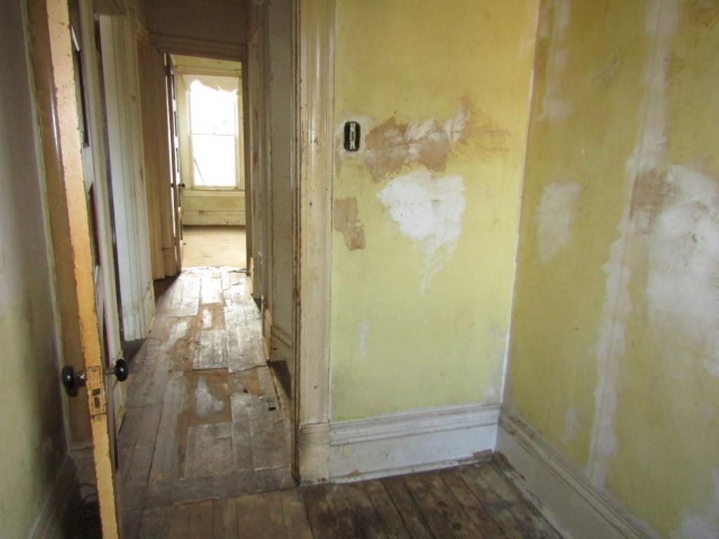 1219 Tweed Street Pittsburgh, PA 15204 - Photo 25 of 30 a bathroom with a shower