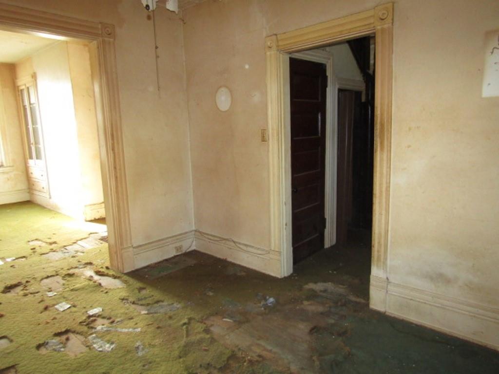 1219 Tweed Street Pittsburgh, PA 15204 - Photo 7 of 30 an empty room with a natural light