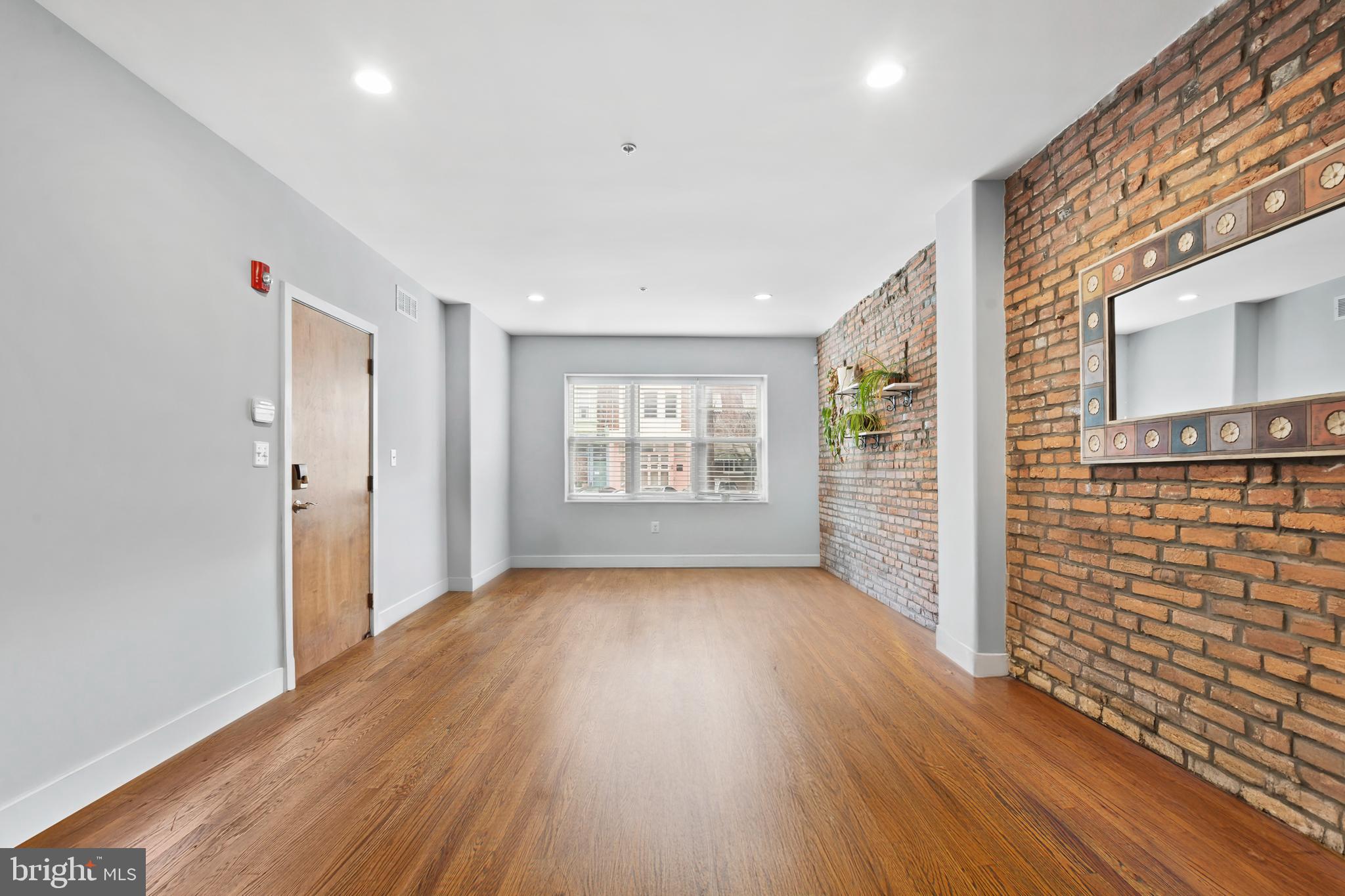 924 South 11th Street, Unit 101 Philadelphia, PA 19147 - Photo 4 of 23