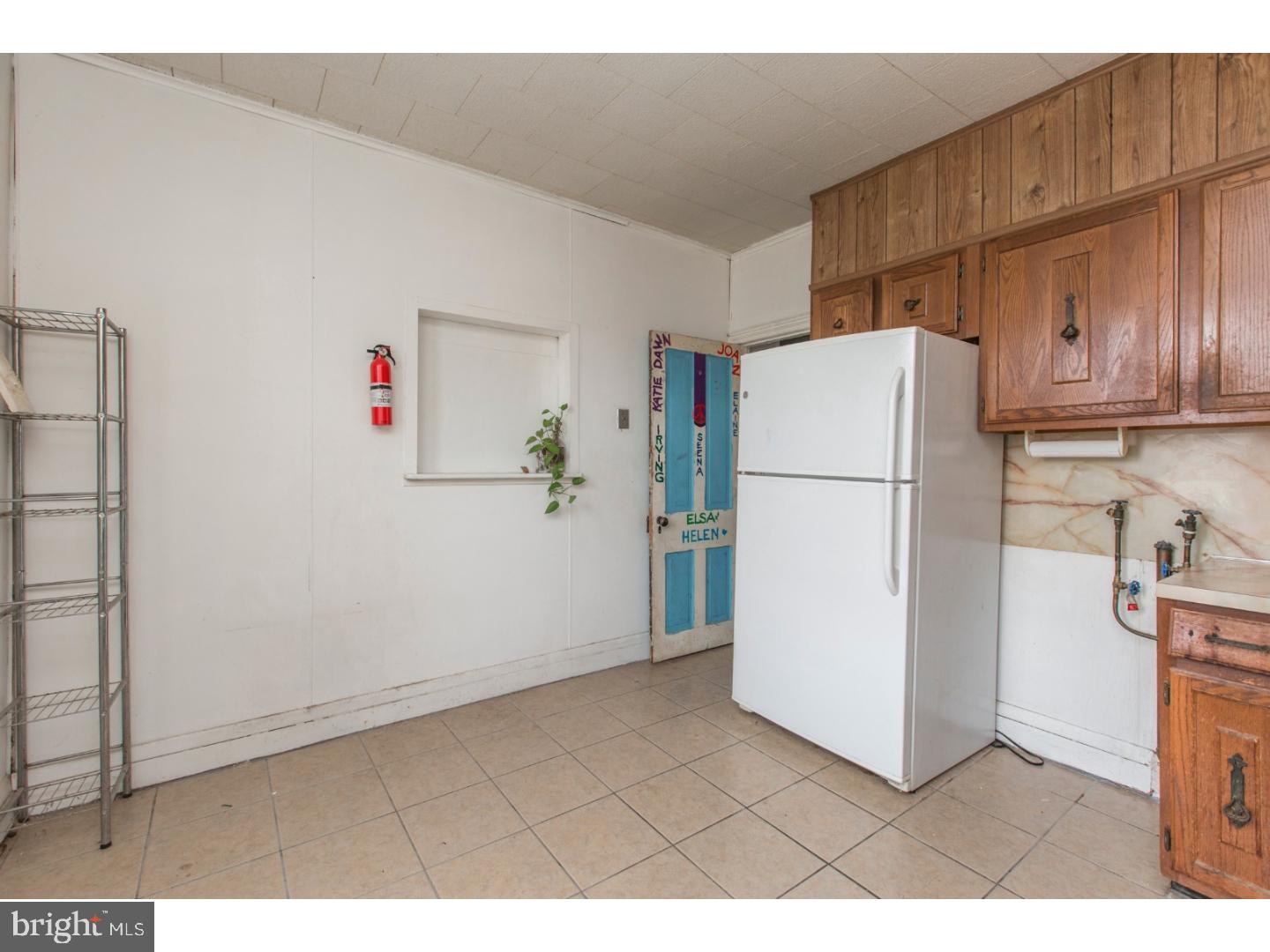 1815 Tasker Street Philadelphia, PA 19145 - Photo 3 of 17