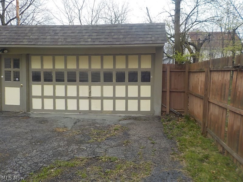 890 Helmsdale Road Cleveland Heights, OH 44112 - Photo 3 of 16