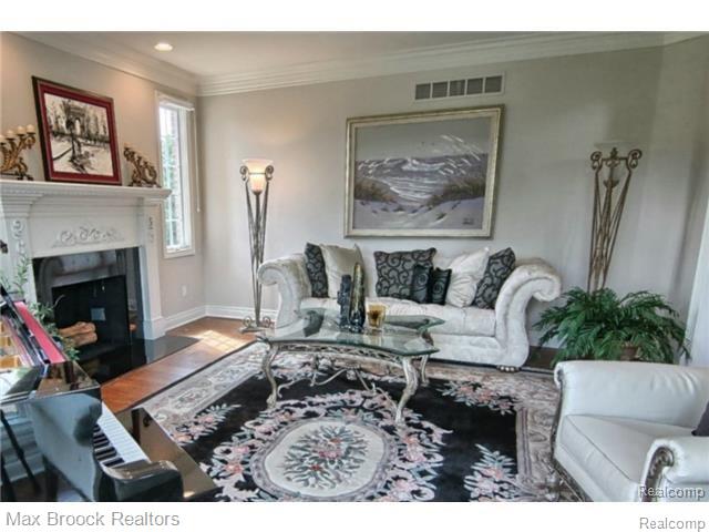 838 Palms Road Bloomfield Hills, MI 48304 - Photo 5 of 33 5.jpg