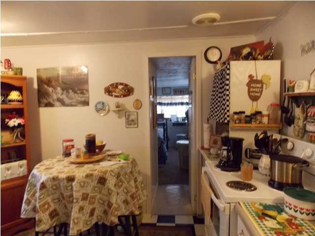 731 Paul Road DeFuniak Springs, FL 32433 - Photo 3 of 14 a bedroom with a bed and a mirror