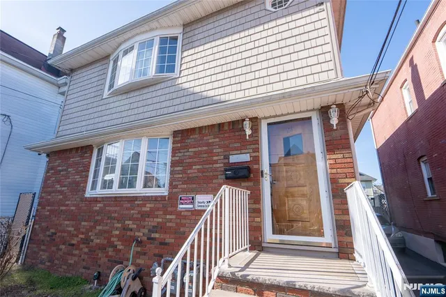 $2,690 | 24 Mahar Avenue, Clifton, NJ 07011
